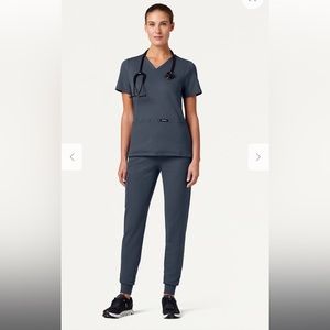 NWT Jaanuu Scrub set, XS tall